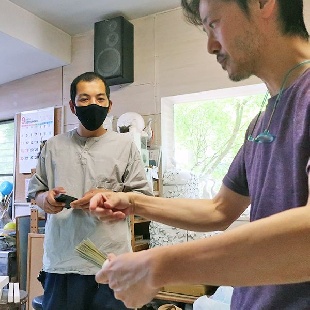 福岡の畳職人×磁器彫刻作家コラボが実現